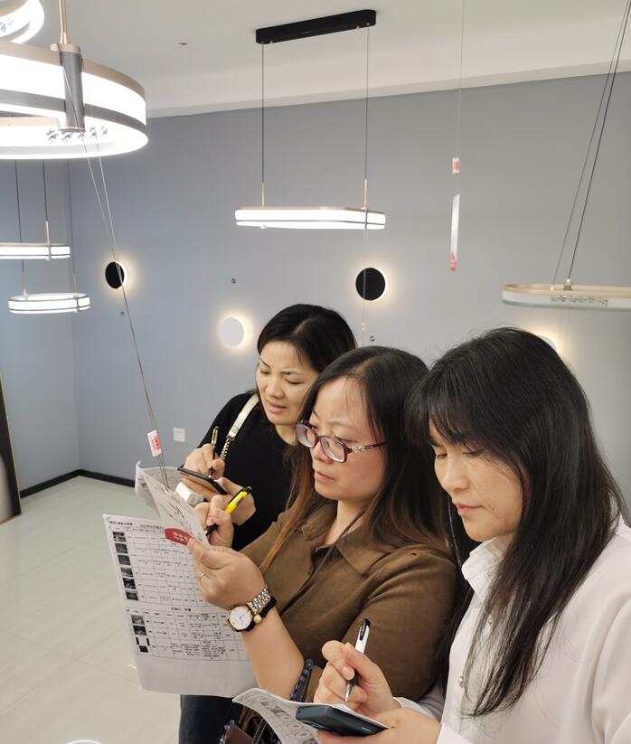 澳克士智能(néng)照(zhào)明(míng) | 明(míng)星經銷商座談會(huì)暨24年(nián)春季新品調研會(huì)